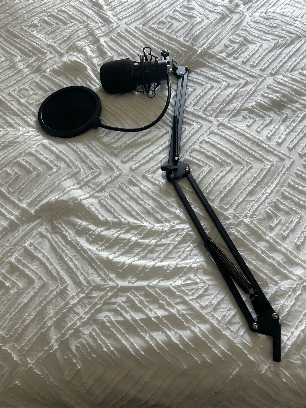 Black USB Condenser Microphone Kit Adjustable Boom Arm for Gaming & Streaming